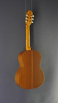 Preview: Children's guitar Juan Aguilera, model niña 58, ¾ guitar with 58 cm scale and solid cedar top, back view