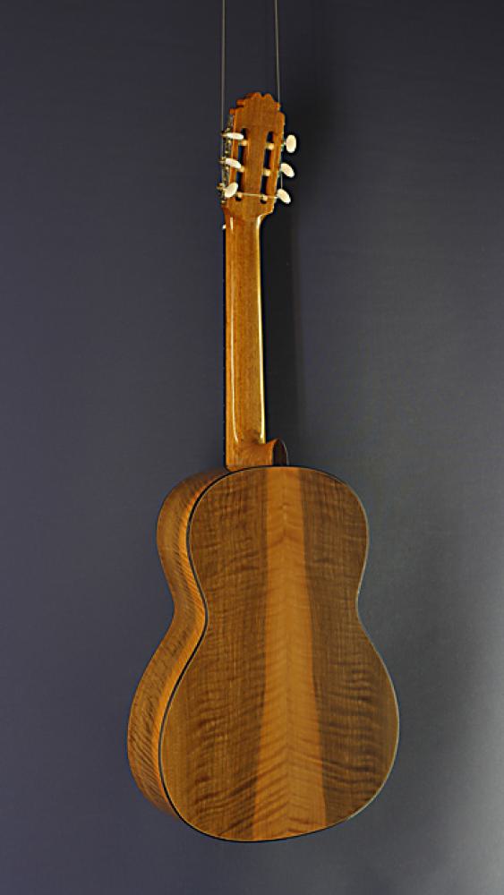 Klassische Gitarre Ricardo Moreno, Modell 3a Zeder, spanische Konzertgitarre mit massiver Zederdecke und Walnuss an Zargen und Boden Rückseite